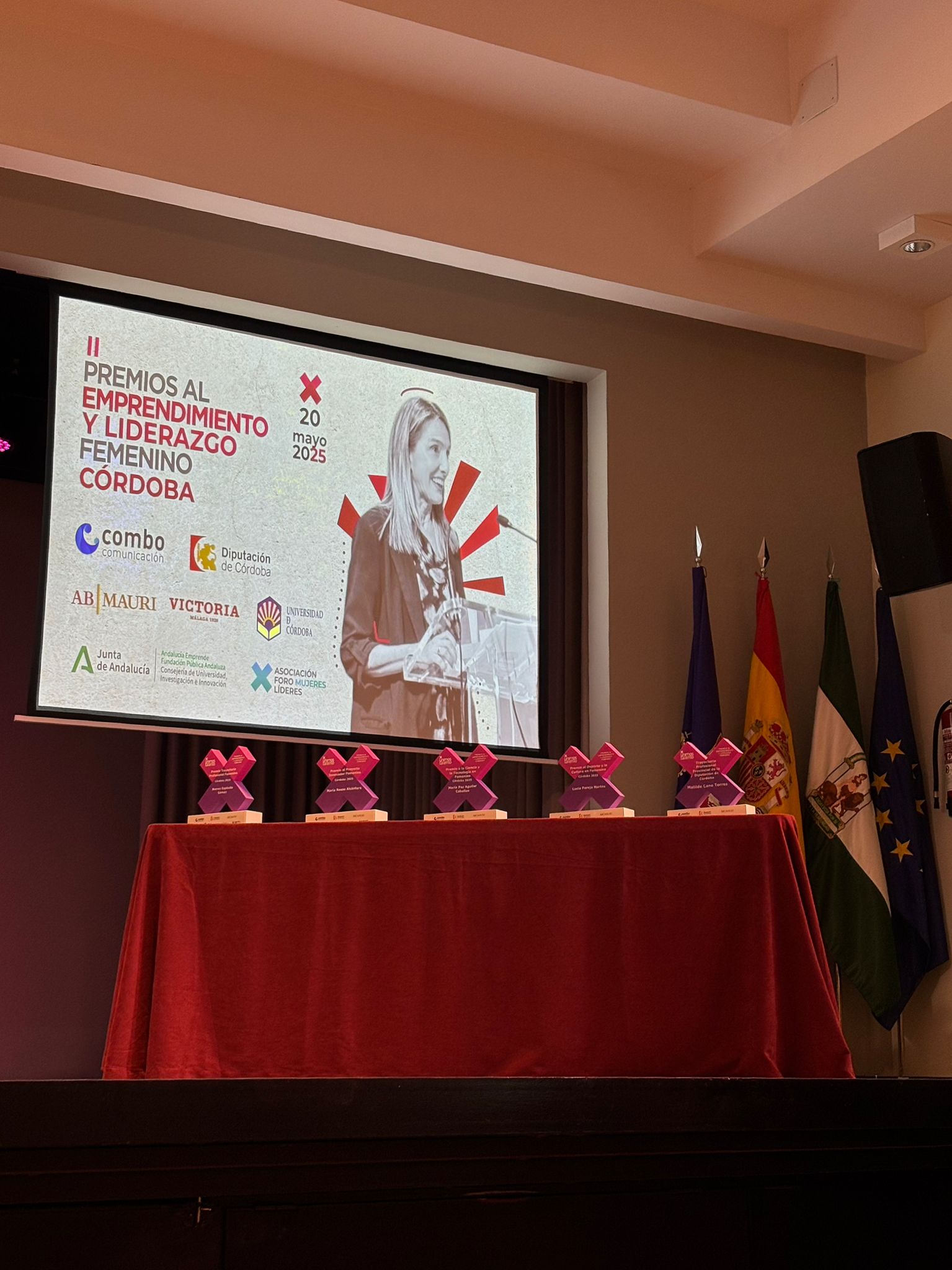 Premio emprendimiento y liderazgo femenino Cultural y Deportes 2025 